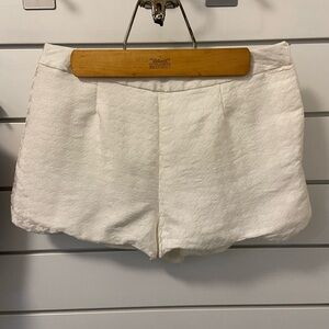 Love Culture 🤍 white houndstooth shorts w/ side zipper